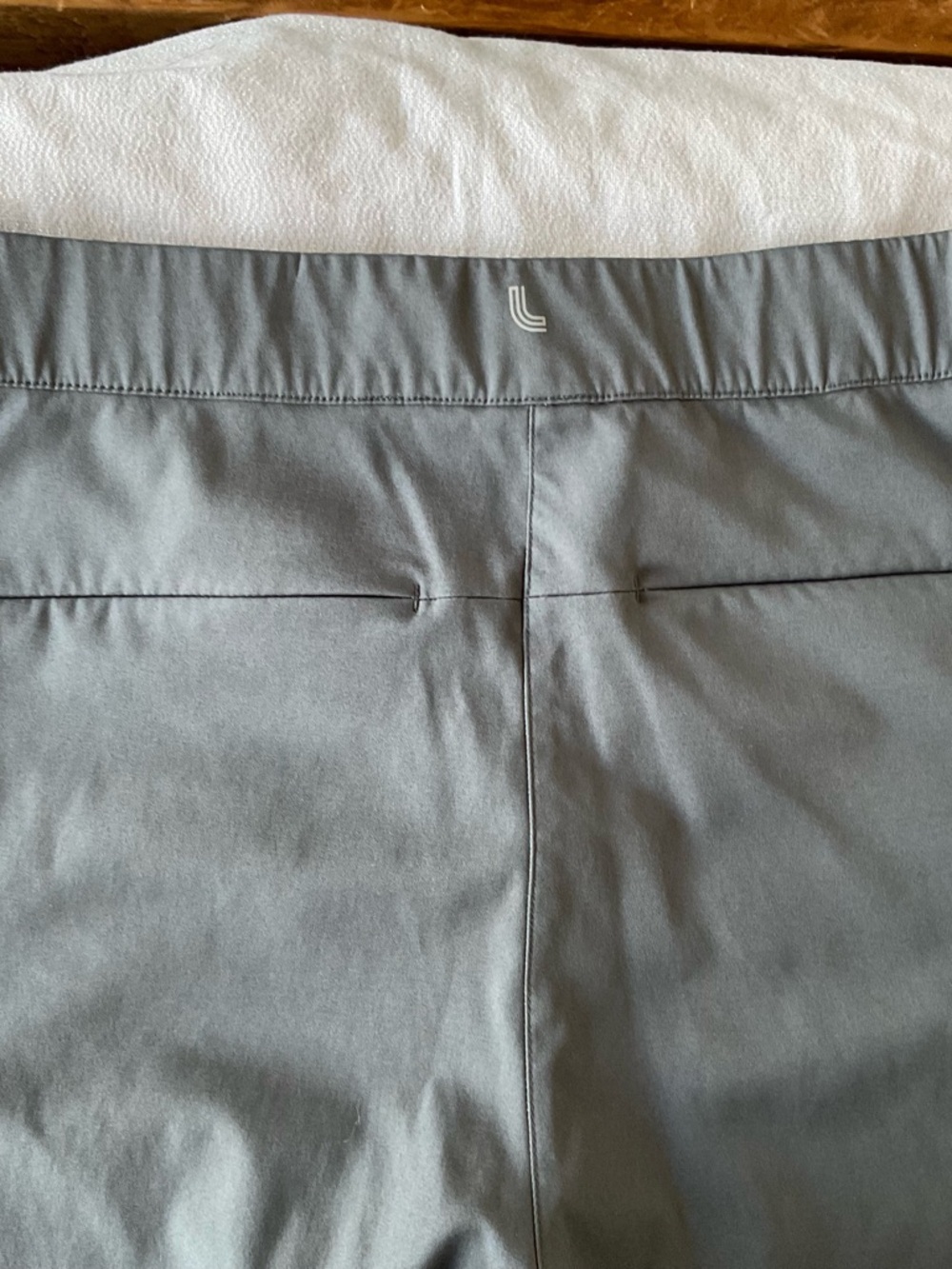 Lolë Grey Travel Pants Size 14 Stretch Lightweight Zip Pocket - Picture 5 of 5